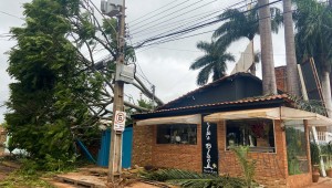 Tempestade de poeira transforma o dia em noite em Mato Grosso do Sul 