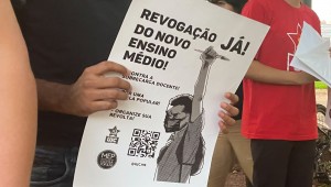 Educadores e estudantes ocupam as ruas pela revogação do Novo Ensino Médio