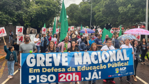 Professores da Capital aderem paralisação nacional pelo piso salarial dos profissionais da educação