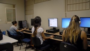 Alunos da UFMS resgatam jornais antigos de Mato Grosso do Sul