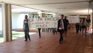 Alunos e docentes da UEMS e UFMS discutem impactos da PEC 55