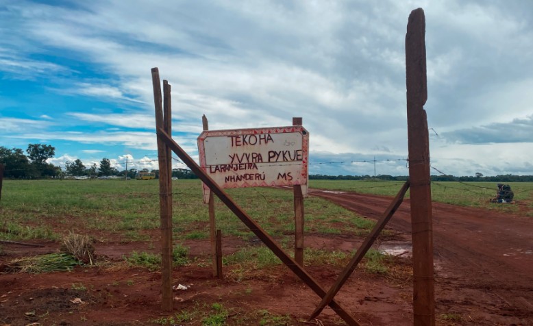 O território Laranjeira Nhanderú pertence aos povos Guarani-Kaiowá, um dos mais atingidos em conflitos no campo no Mato Grosso do Sul