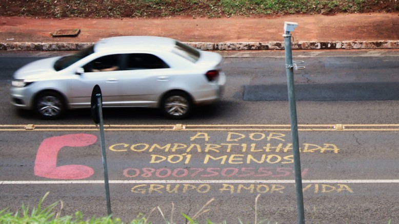 Rua Ceará, próximo ao viaduto da Avenida Afonso Pena