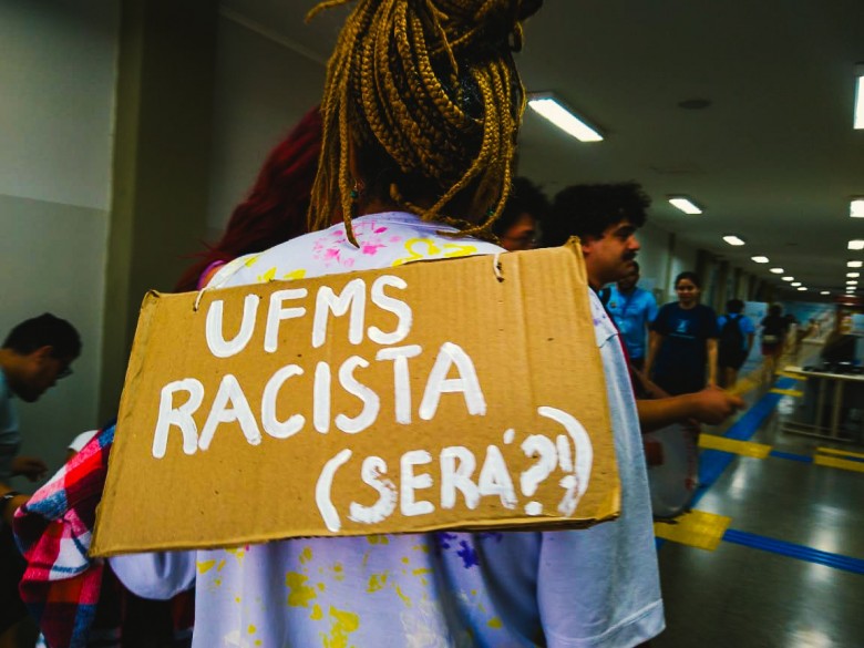 Protesto contra injúria racial ocorrido na UFMS