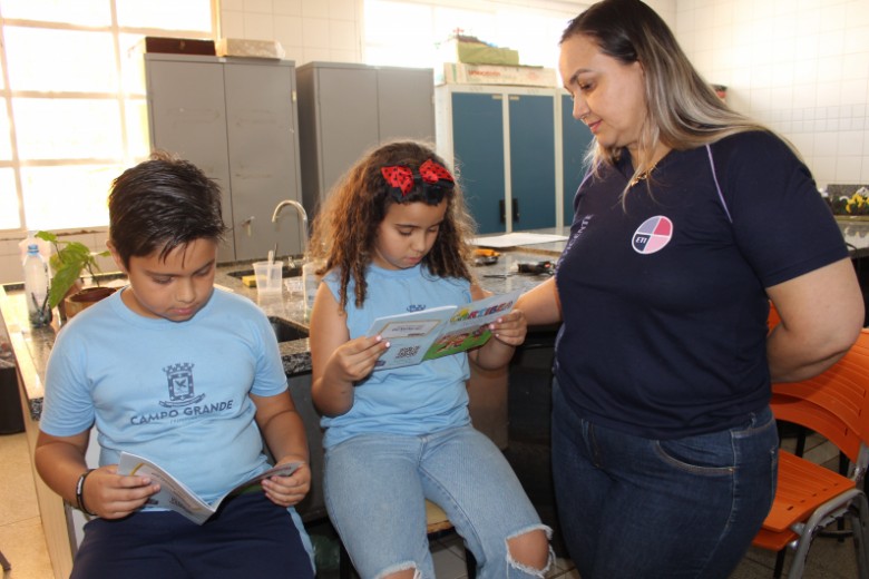 Alunos da Rede Municipal de Ensino de Campo Grande aprendem sobre posse responsável e cuidados com animais