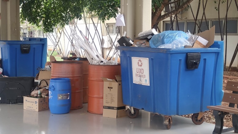 Os pontos de coleta de lixos recicláveis estão localizados nos ecopontos e escolas públicas 