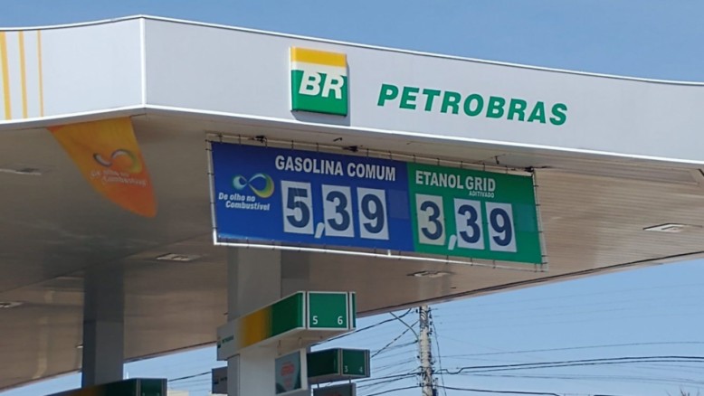 Posto de combustível na região central de Campo Grande revende gasolina a R$ 5,39