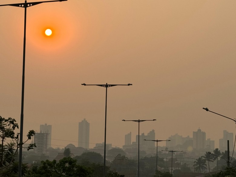 Campo Grande coberta por fumaça das queimadas