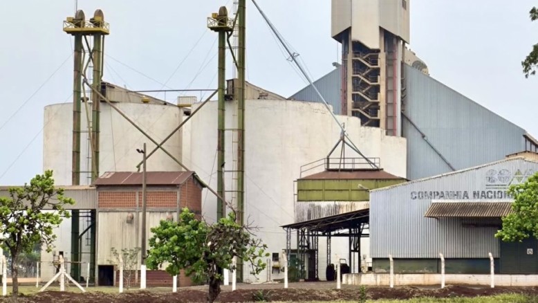 Silos de armazenamento de grãos no núcleo industrial de Campo Grande