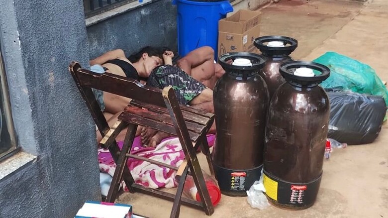 Casal em situação de rua em Campo Grande