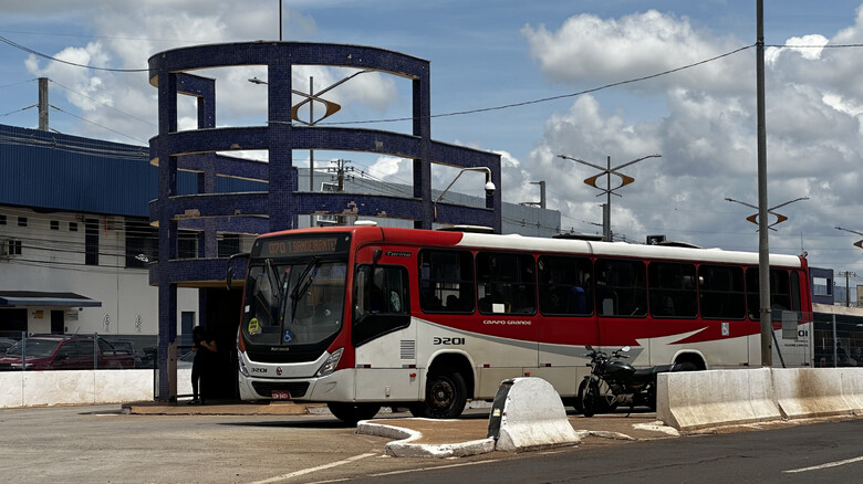 Ônibus 070 no Terminal Morenão em Campo Grande