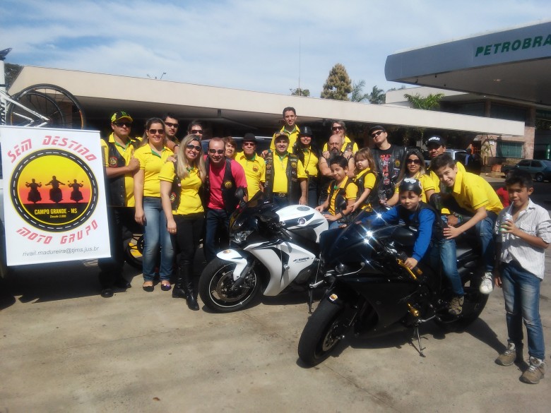 Integrantes do moto grupo Sem Destino