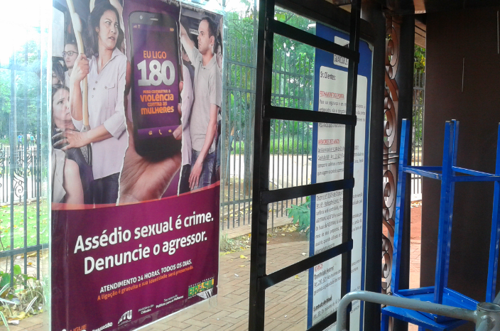 O Ligue 180 está disponível para denúncias anônimas de violência contra a mulher