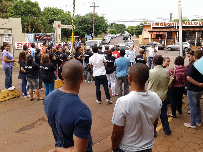 Funcionários se mobilizam para falar da greve