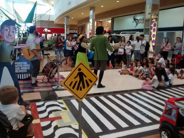 Apresentação de teatro realizada no Shopping Norte Sul Plaza