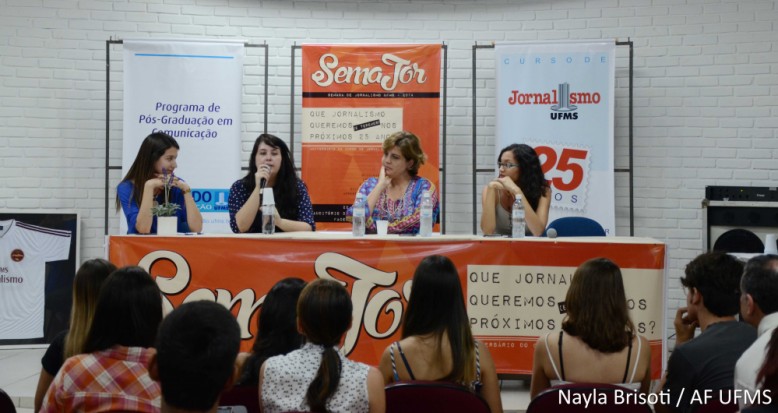 Daiane Libero e Carmen Cestari (centro) falam sobre a representação da mulher na mídia