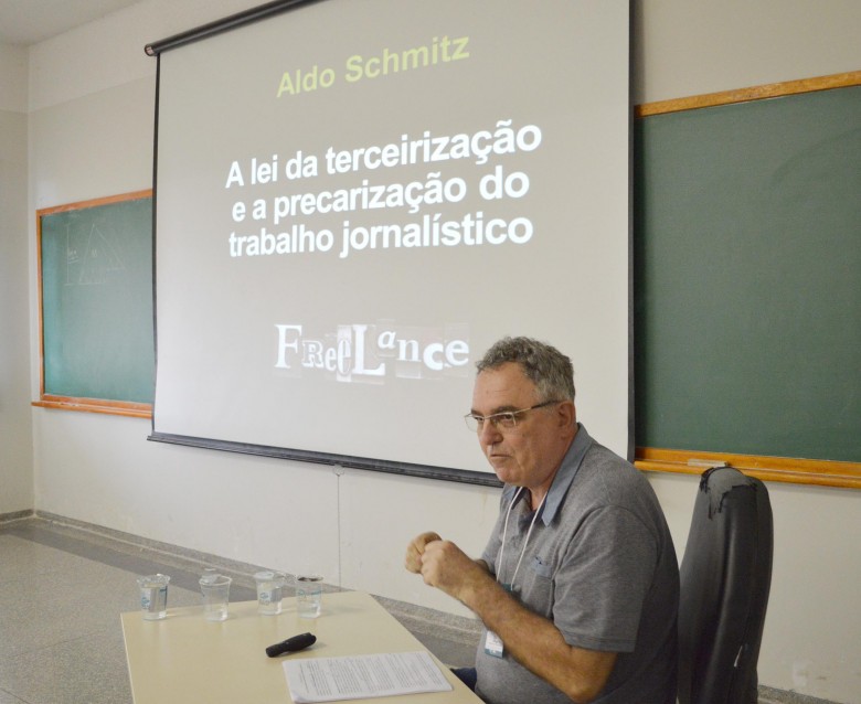 Professor da UFSC, Aldo Schimtz, apresenta dados da Pesquisa Perfil do jornalista brasileiro no 13º SBPJor