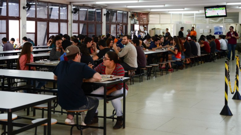 Cerca de 2 mil pessoas frequentam o Restaurante Universitário diariamente