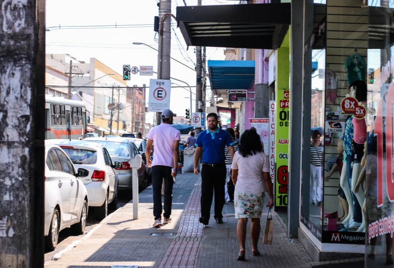 Consumidores optam pela pesquisa de preço para fazer as compras do Dia dos Pais