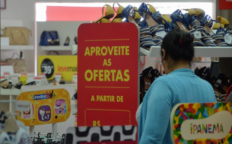 Ofertas no comércio são atrativos na hora das compras