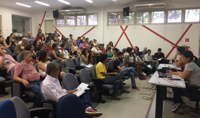 Professores e alunos dos cursos de Ciências humanas e Sociais debatem nova organização do CCHS