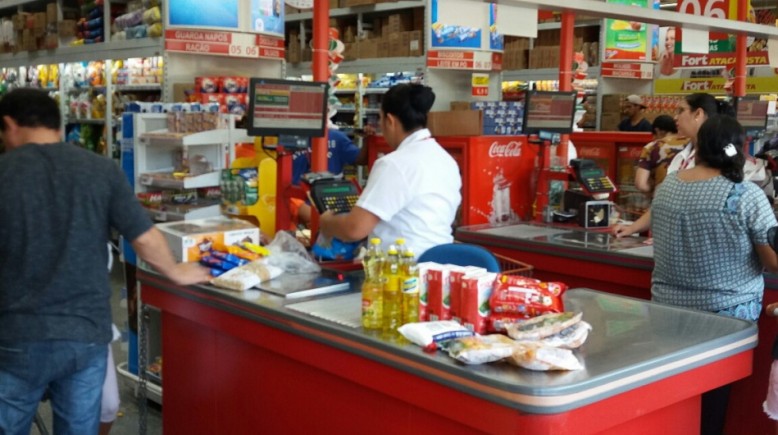 Com deflação, consumidor leva mais produtos para sua mesa