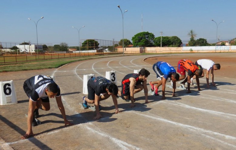 Evento das atléticas realizado no parque público da Vila Nasser