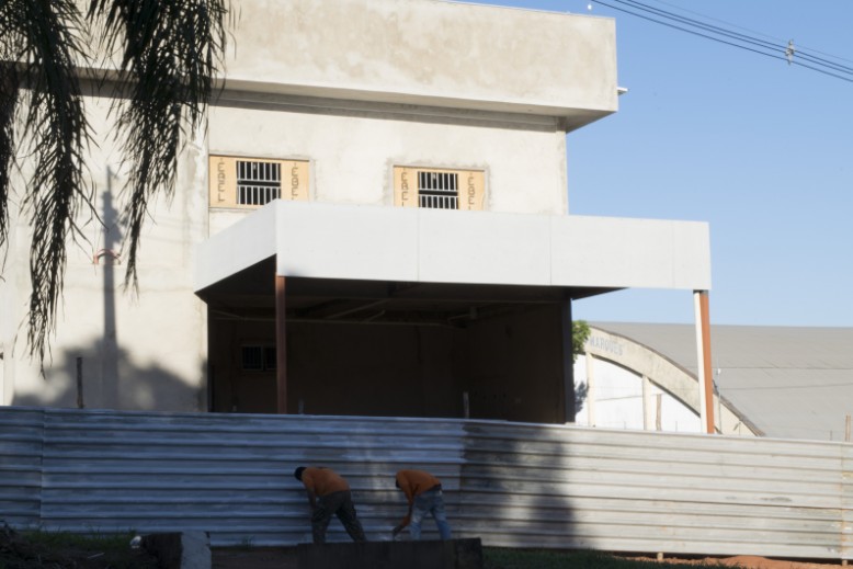 Prédio do Mercado Escola da UFMS em construção